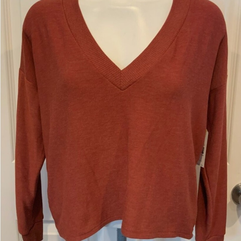 #137 Chaser Women's V-Neck Rust Top Size L